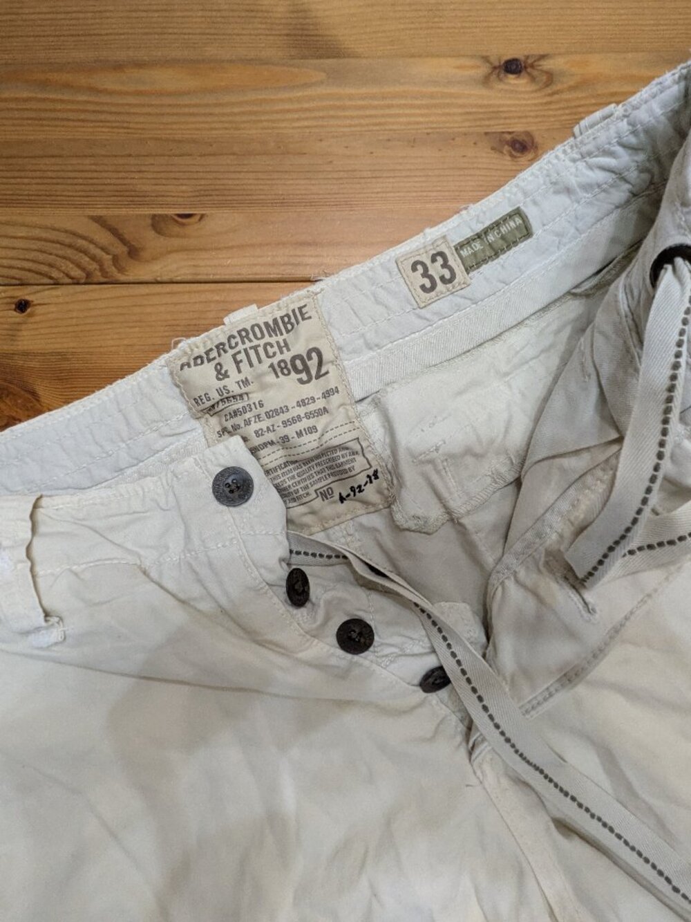 Y2K Abercrombie Fitch Cargo Shorts 33 Paratrooper Baggy Distressed Grunge White